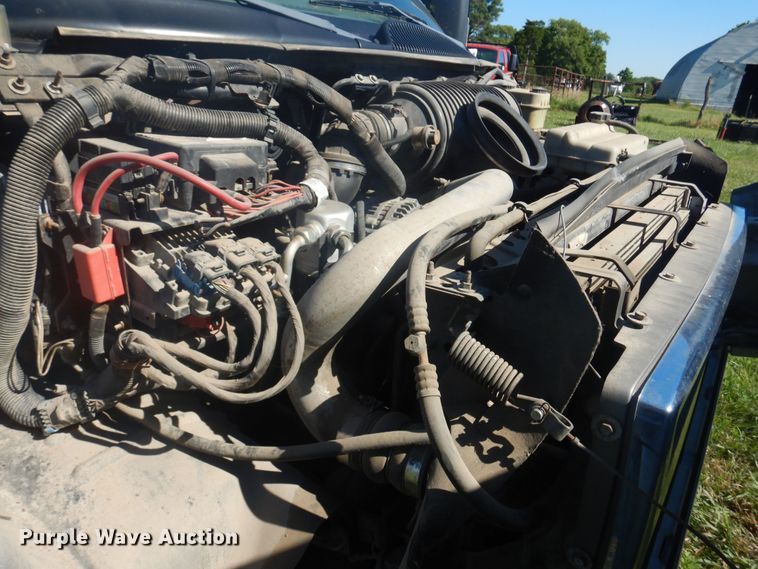 image for item DN0437 2004 GMC C4500  flatbed truck