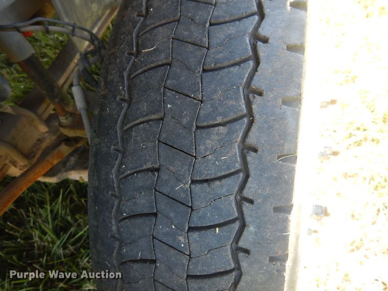 image for item DN0437 2004 GMC C4500  flatbed truck