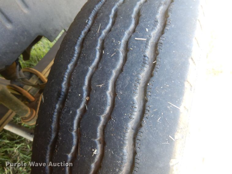 image for item DN0437 2004 GMC C4500  flatbed truck