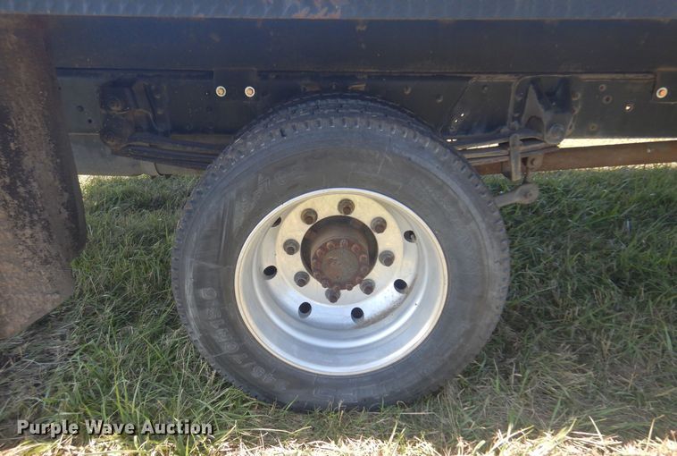 image for item DN0437 2004 GMC C4500  flatbed truck