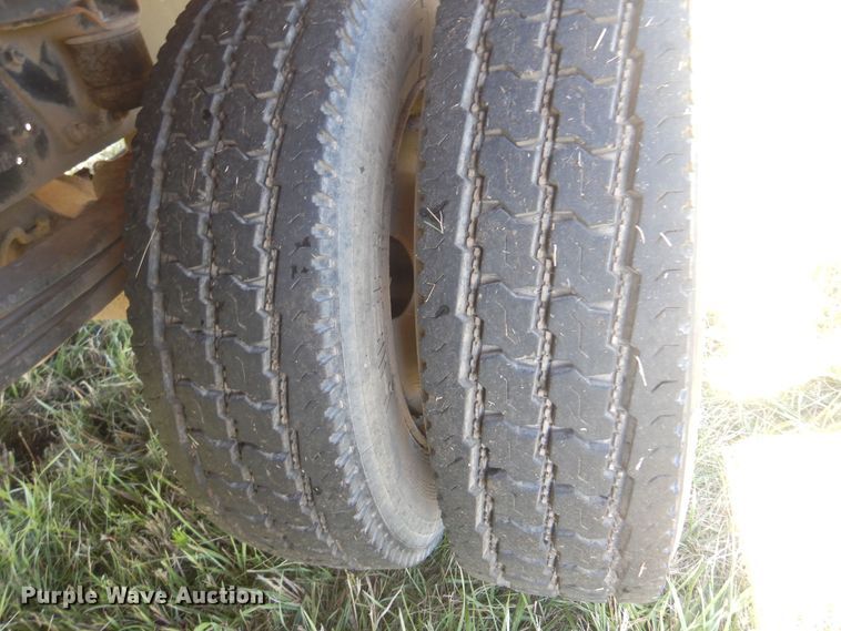 image for item DN0437 2004 GMC C4500  flatbed truck