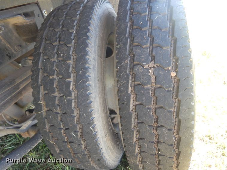 image for item DN0437 2004 GMC C4500  flatbed truck