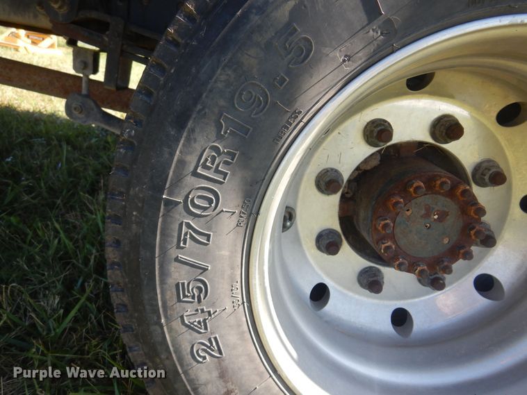 image for item DN0437 2004 GMC C4500  flatbed truck