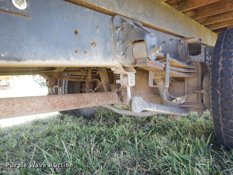 image for item DN0437 2004 GMC C4500  flatbed truck