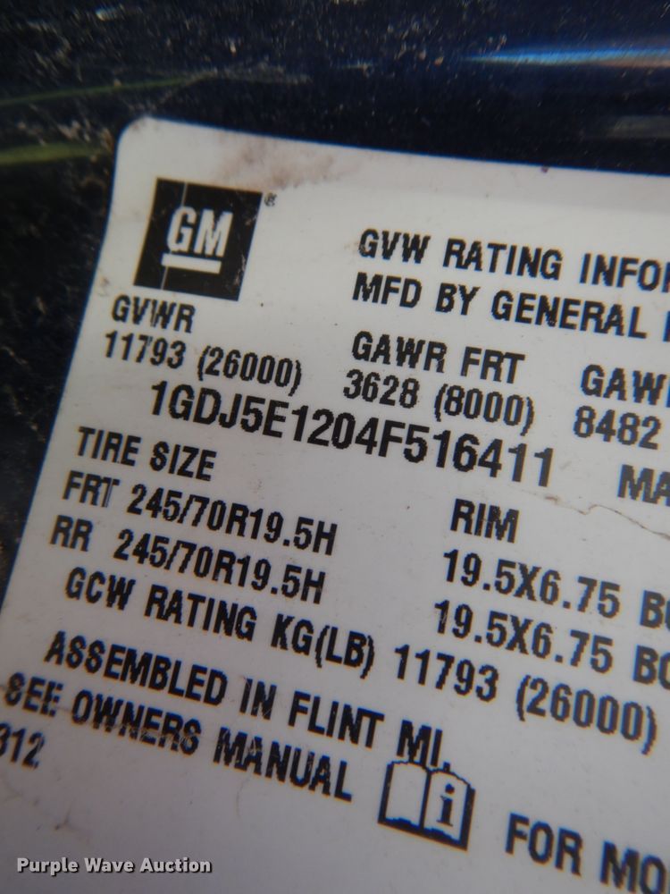 image for item DN0437 2004 GMC C4500  flatbed truck