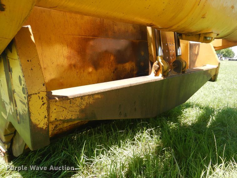 image for item DN0438 1999 Caterpillar 621F  conventional scraper