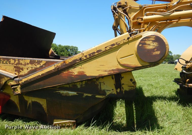 image for item DN0438 1999 Caterpillar 621F  conventional scraper