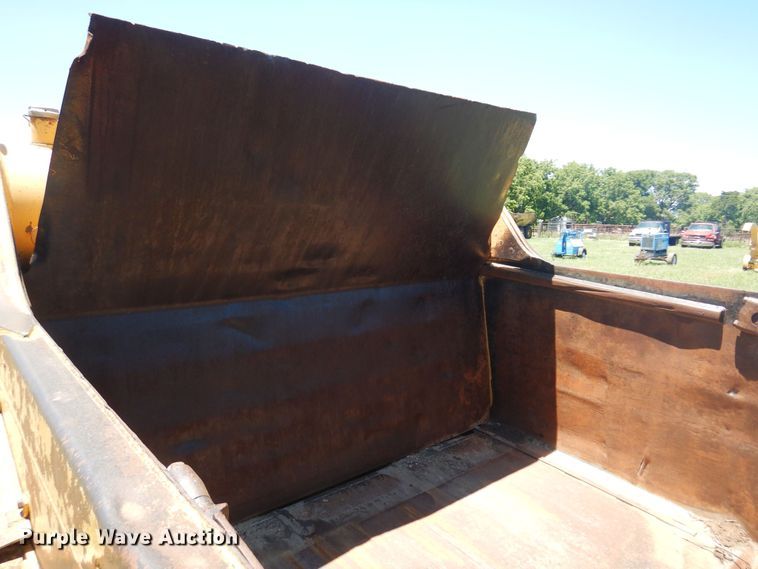 image for item DN0438 1999 Caterpillar 621F  conventional scraper