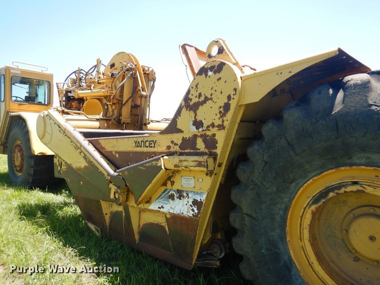 image for item DN0438 1999 Caterpillar 621F  conventional scraper