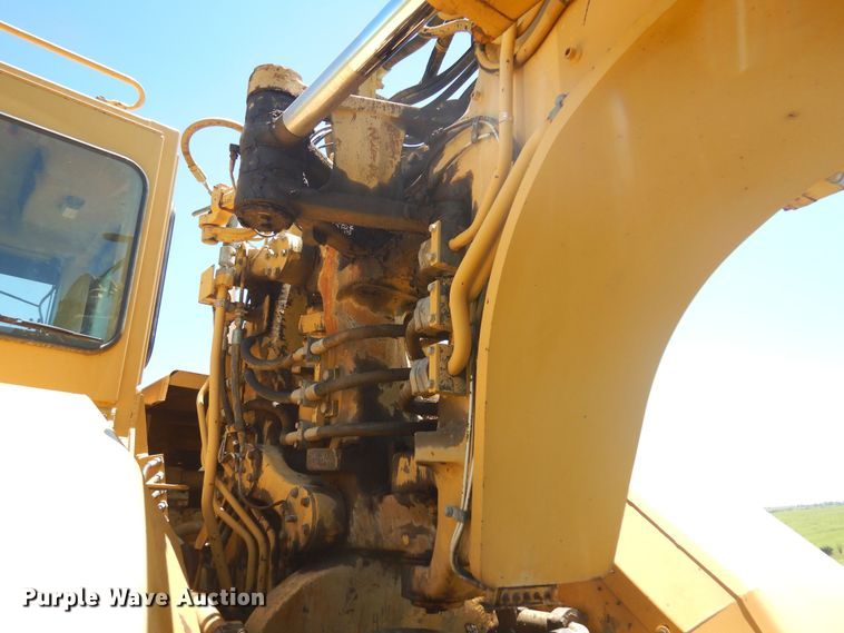 image for item DN0438 1999 Caterpillar 621F  conventional scraper