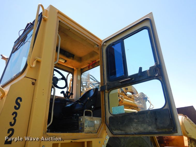 image for item DN0438 1999 Caterpillar 621F  conventional scraper