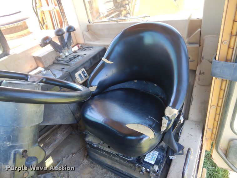 image for item DN0438 1999 Caterpillar 621F  conventional scraper