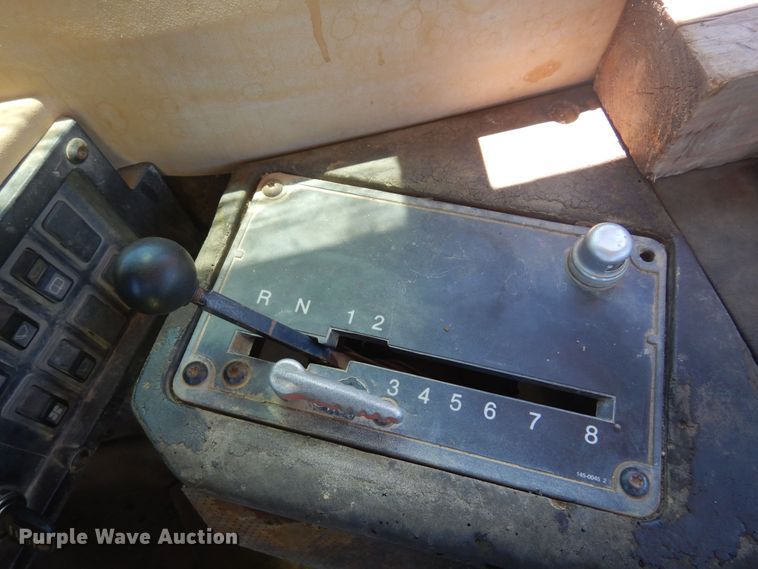 image for item DN0438 1999 Caterpillar 621F  conventional scraper