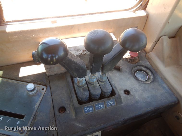 image for item DN0438 1999 Caterpillar 621F  conventional scraper