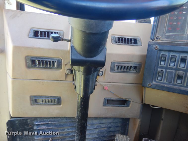 image for item DN0438 1999 Caterpillar 621F  conventional scraper