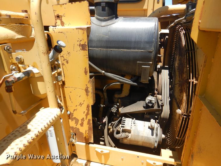 image for item DN0438 1999 Caterpillar 621F  conventional scraper