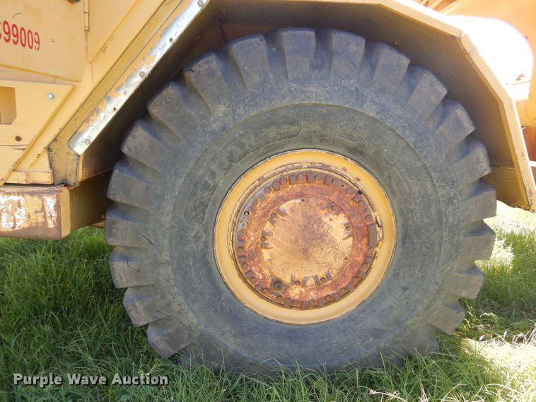 image for item DN0438 1999 Caterpillar 621F  conventional scraper