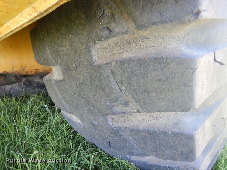 image for item DN0438 1999 Caterpillar 621F  conventional scraper