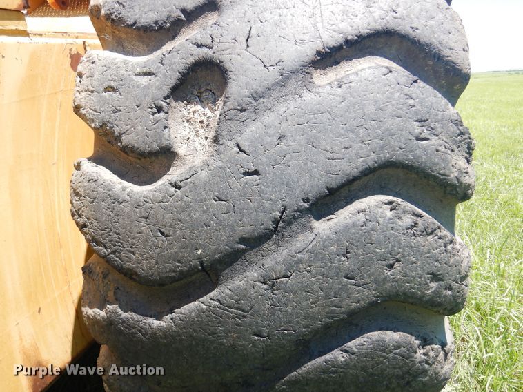 image for item DN0438 1999 Caterpillar 621F  conventional scraper