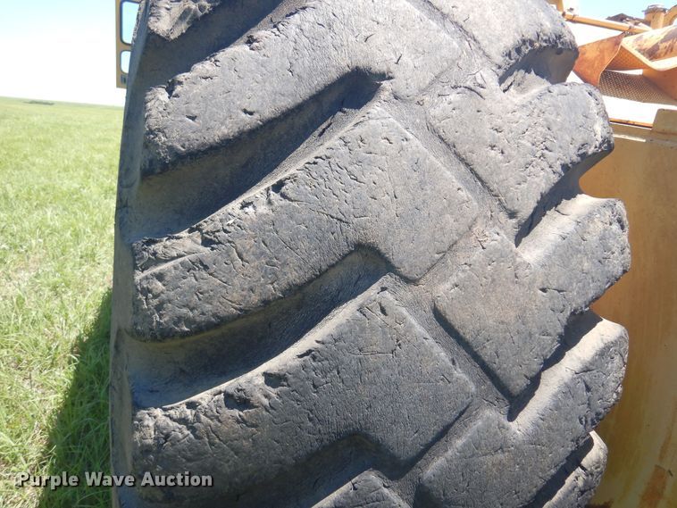 image for item DN0438 1999 Caterpillar 621F  conventional scraper