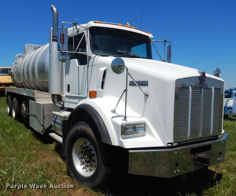 image for item DN0440 2006 Kenworth T800  vacuum truck