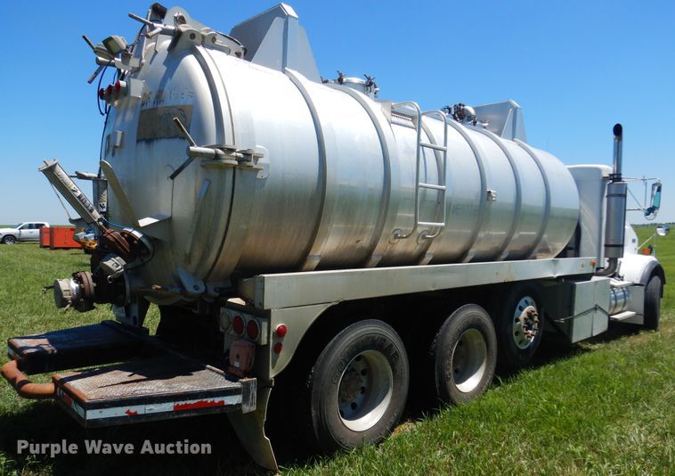 image for item DN0440 2006 Kenworth T800  vacuum truck