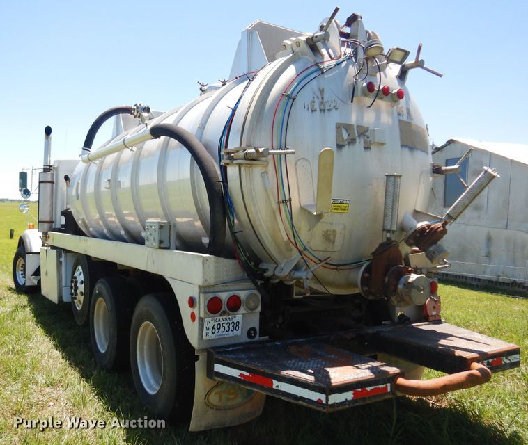 image for item DN0440 2006 Kenworth T800  vacuum truck