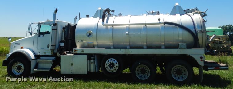 image for item DN0440 2006 Kenworth T800  vacuum truck