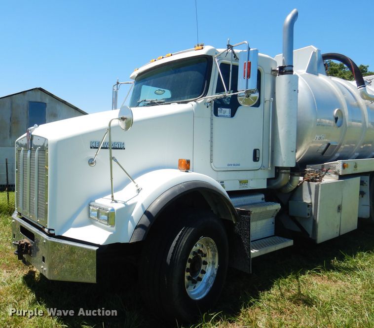 image for item DN0440 2006 Kenworth T800  vacuum truck