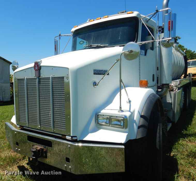 image for item DN0440 2006 Kenworth T800  vacuum truck