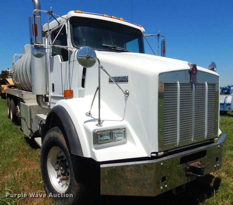 image for item DN0440 2006 Kenworth T800  vacuum truck