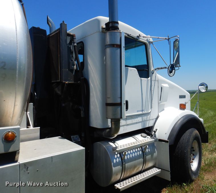 image for item DN0440 2006 Kenworth T800  vacuum truck