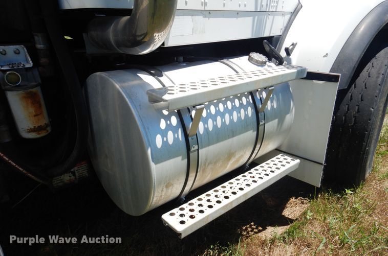 image for item DN0440 2006 Kenworth T800  vacuum truck