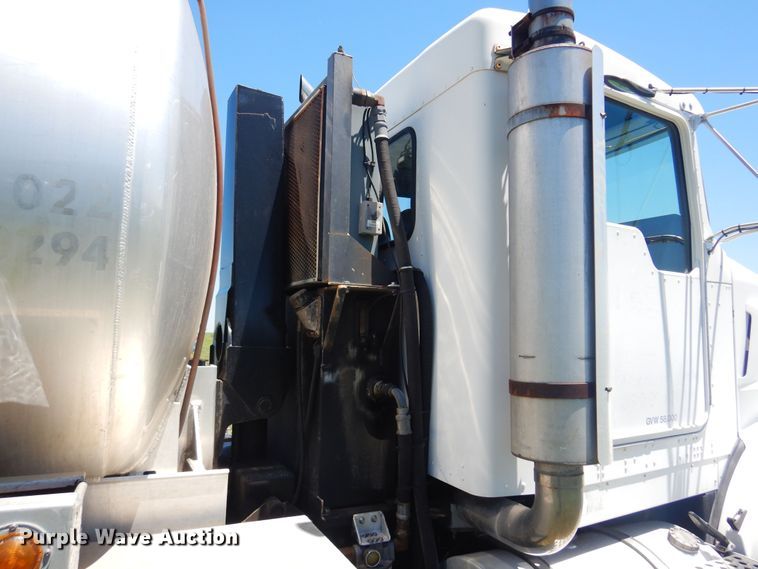 image for item DN0440 2006 Kenworth T800  vacuum truck