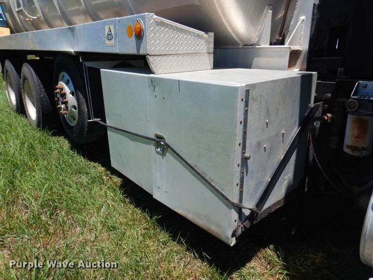 image for item DN0440 2006 Kenworth T800  vacuum truck