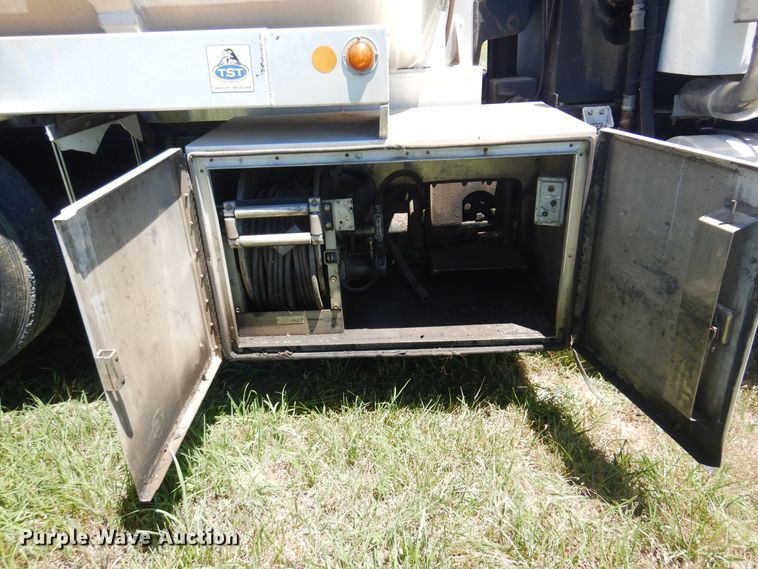 image for item DN0440 2006 Kenworth T800  vacuum truck