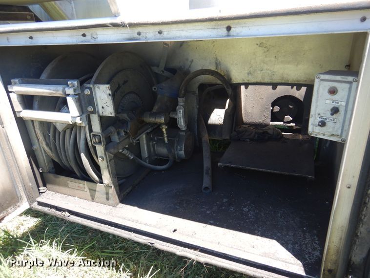 image for item DN0440 2006 Kenworth T800  vacuum truck