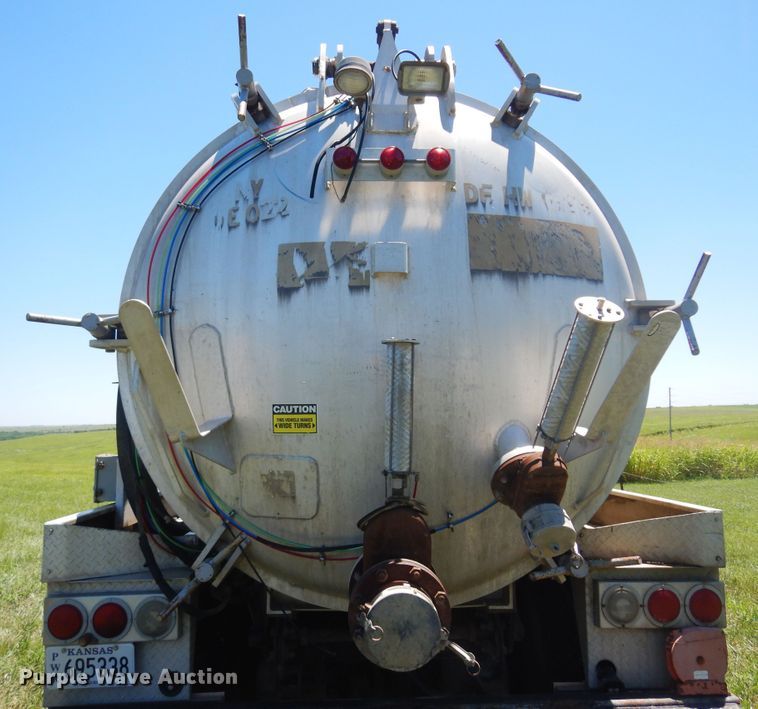 image for item DN0440 2006 Kenworth T800  vacuum truck