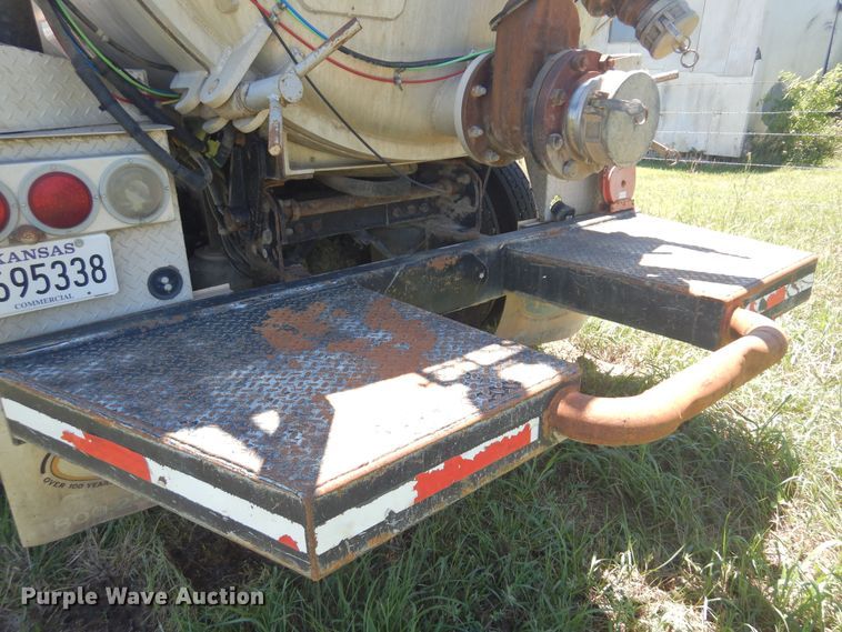 image for item DN0440 2006 Kenworth T800  vacuum truck