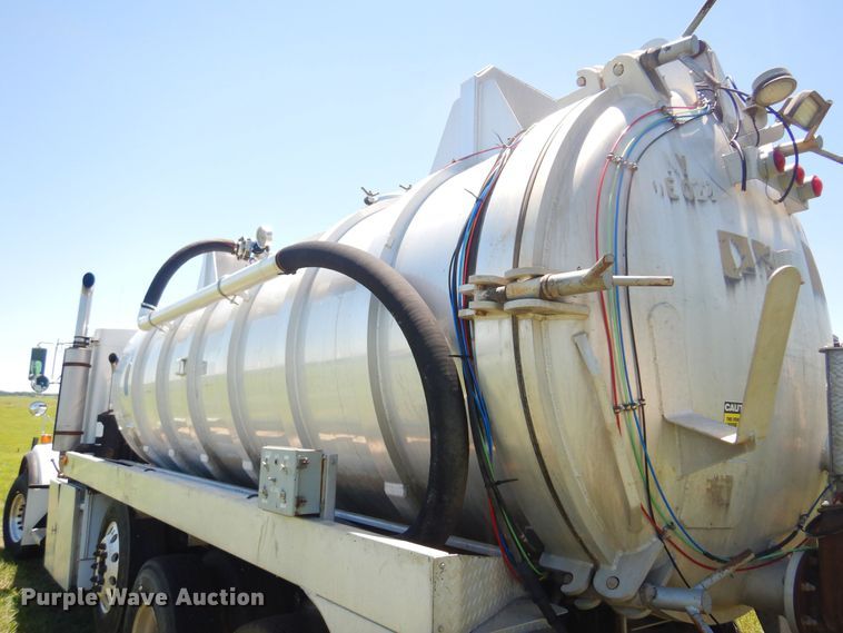 image for item DN0440 2006 Kenworth T800  vacuum truck