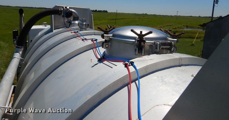 image for item DN0440 2006 Kenworth T800  vacuum truck