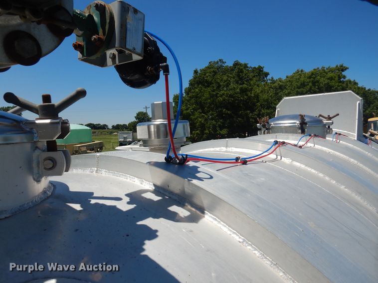 image for item DN0440 2006 Kenworth T800  vacuum truck