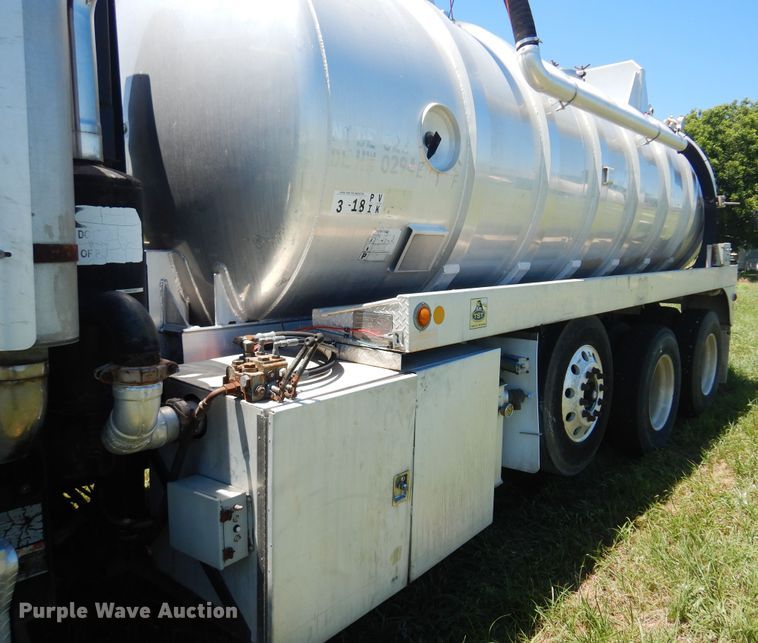 image for item DN0440 2006 Kenworth T800  vacuum truck