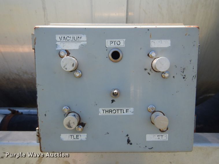 image for item DN0440 2006 Kenworth T800  vacuum truck