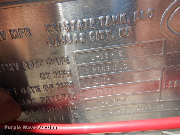 image for item DN0440 2006 Kenworth T800  vacuum truck