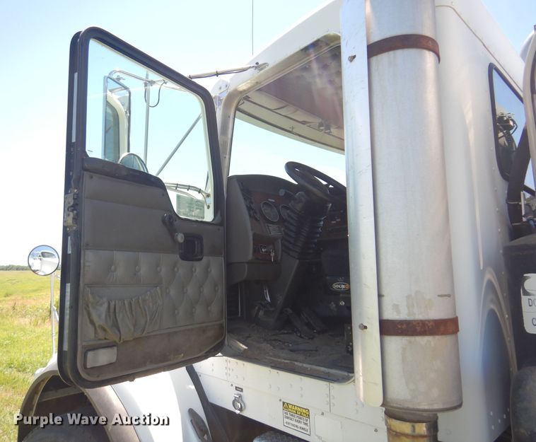 image for item DN0440 2006 Kenworth T800  vacuum truck