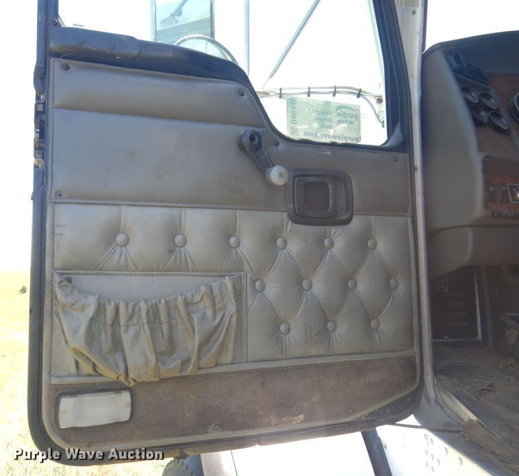 image for item DN0440 2006 Kenworth T800  vacuum truck