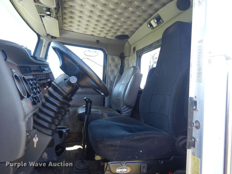 image for item DN0440 2006 Kenworth T800  vacuum truck