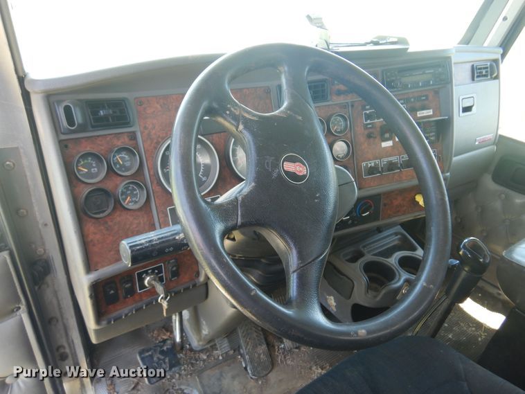 image for item DN0440 2006 Kenworth T800  vacuum truck