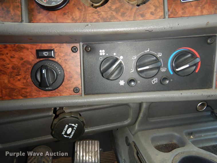 image for item DN0440 2006 Kenworth T800  vacuum truck